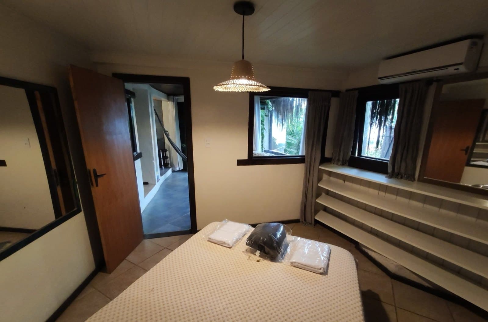 Casa com cozinha completa, deck e churrasqueira — vista ao mar