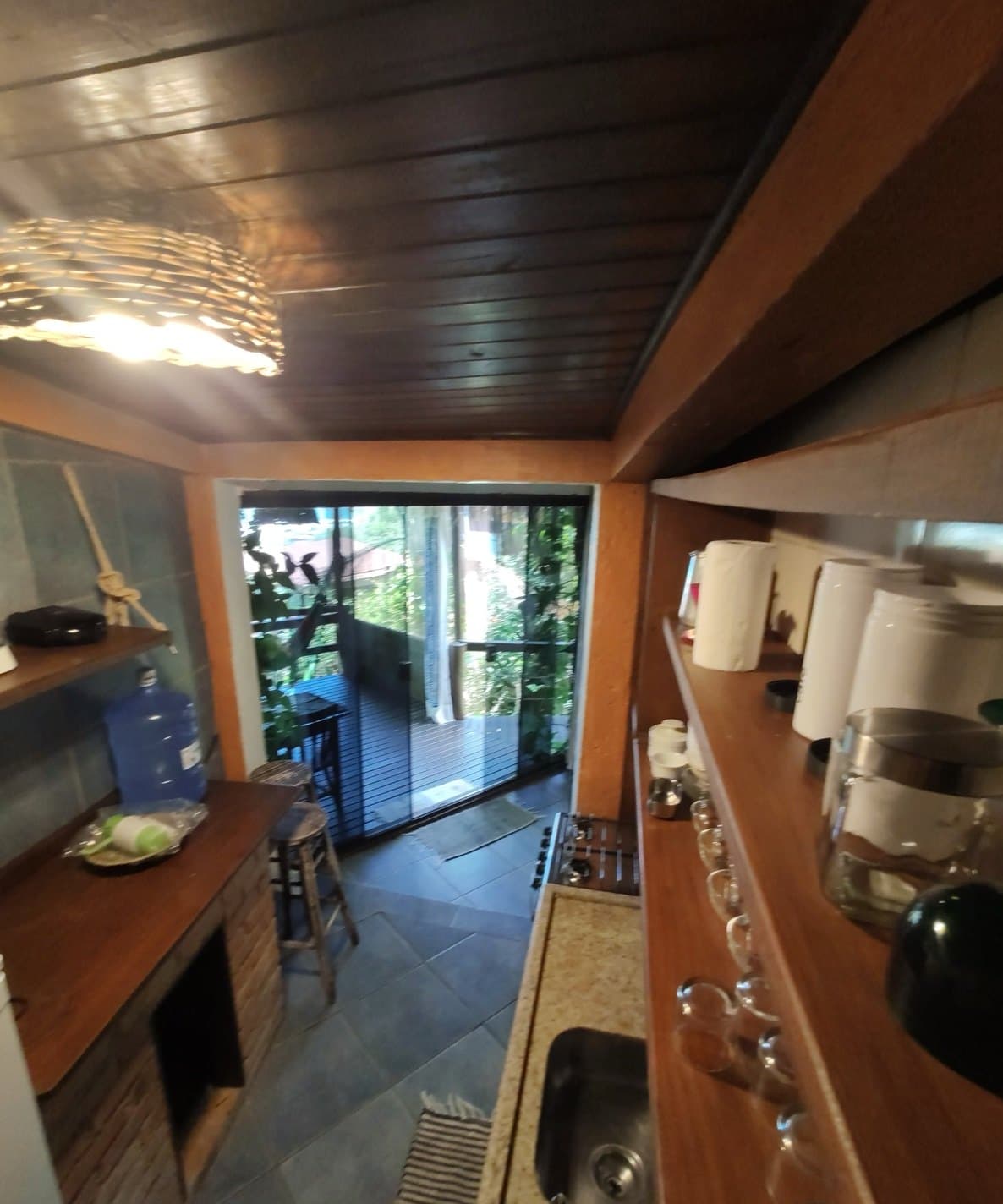 Casa 1 — Casa com cozinha completa, deck e churrasqueira — vista ao mar