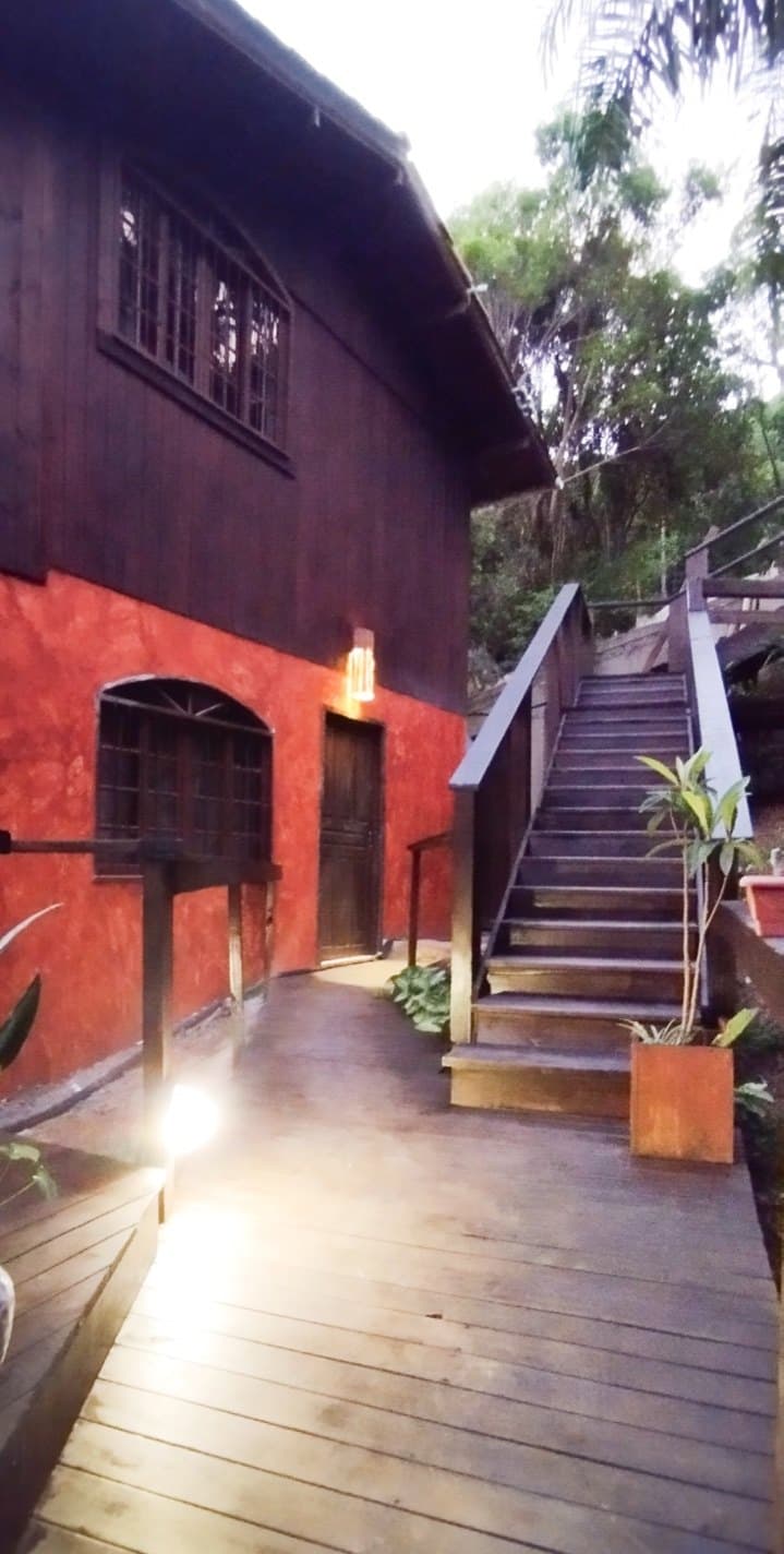 Casa 2 — Casa em dois pavimentos com excelente vista ao mar