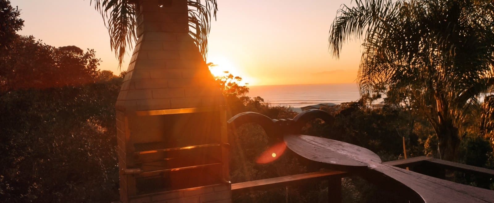 Casa 3 — Loft de 35 m² com deck e churrasqueira — linda vista ao mar