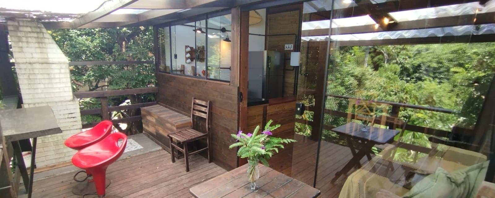 Casa 5 — Casa cercada de vegetação nativa, com vista para o Canto Sul