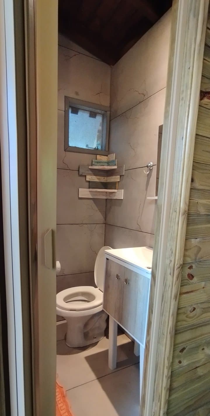 Casa 5 — Casa cercada de vegetação nativa, com vista para o Canto Sul